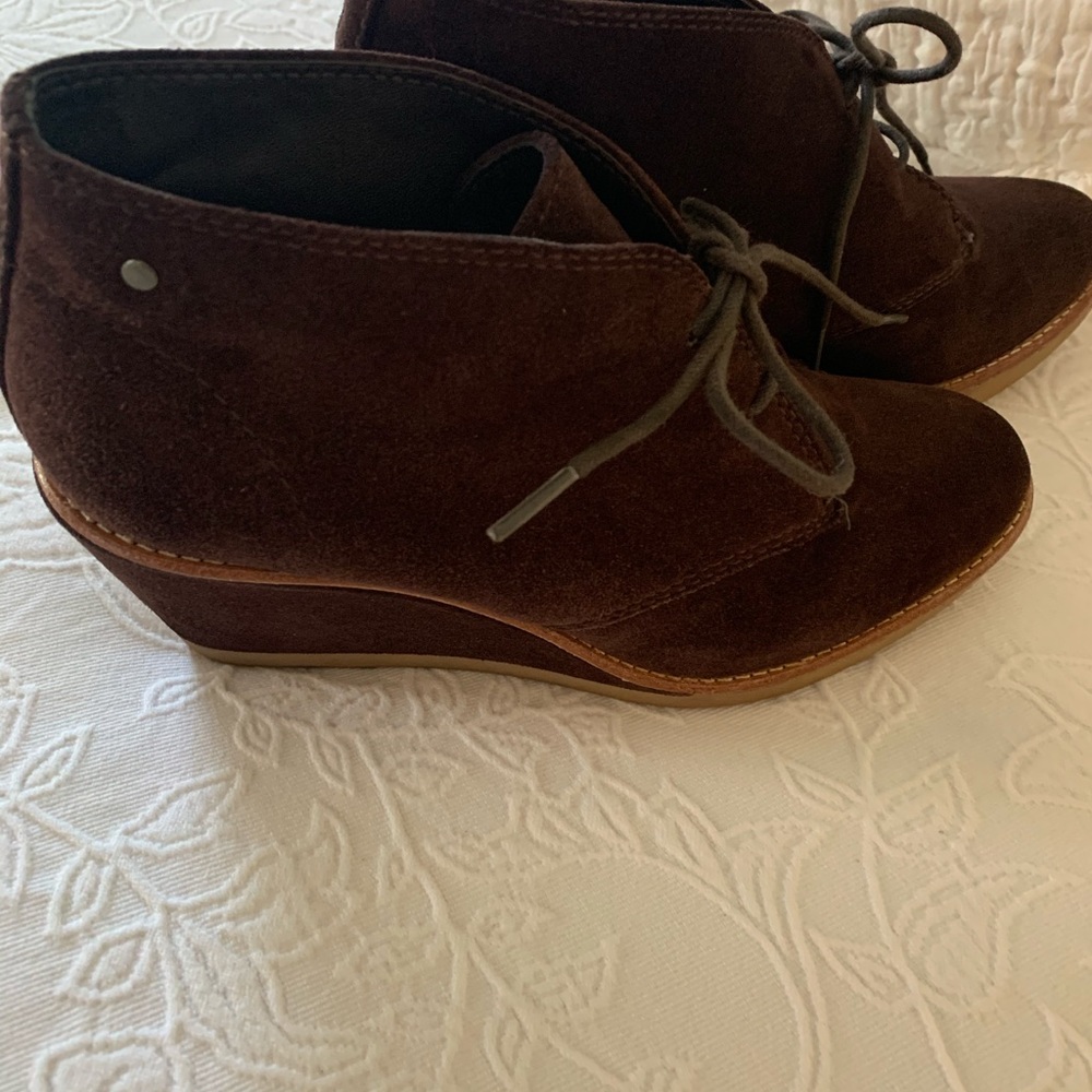 Chocolate colored wedge, coach - Picture 3 of 4